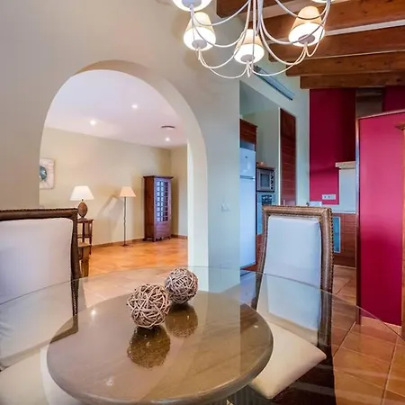 Villa Finesse 1 - Lovely 3 Bedroom - Great Pool Area - Perfect For Families *