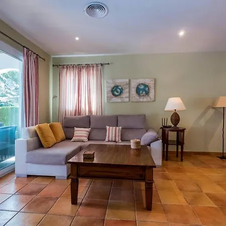 Villa Finesse 1 - Lovely 3 Bedroom - Great Pool Area - Perfect *