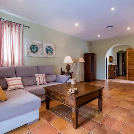 Villa Finesse 1 - Lovely 3 Bedroom - Great Pool Area - Perfect Son Bou